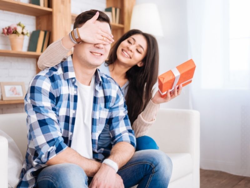 Top 35 Valentinstags Geschenke für Männer 2023
