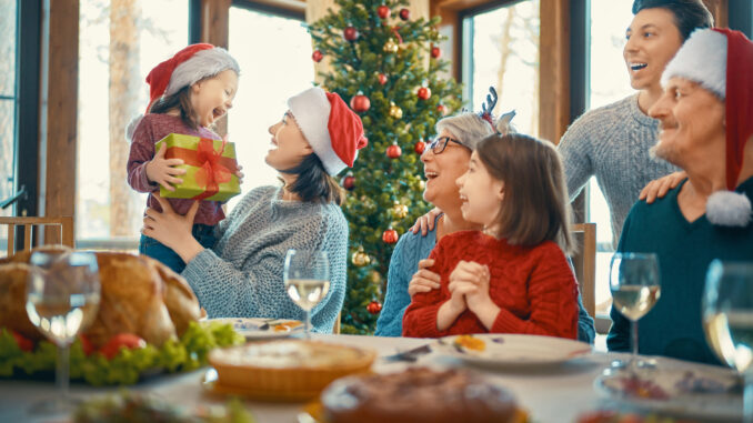 Weihnachtsfeier zuhause: Die besten Ideen für ein unvergessliches Fest